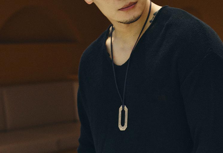 1PIU1UGUALE3 RELAX(ウノピゥウノウグァーレトレ リラックス)飯田将成着用