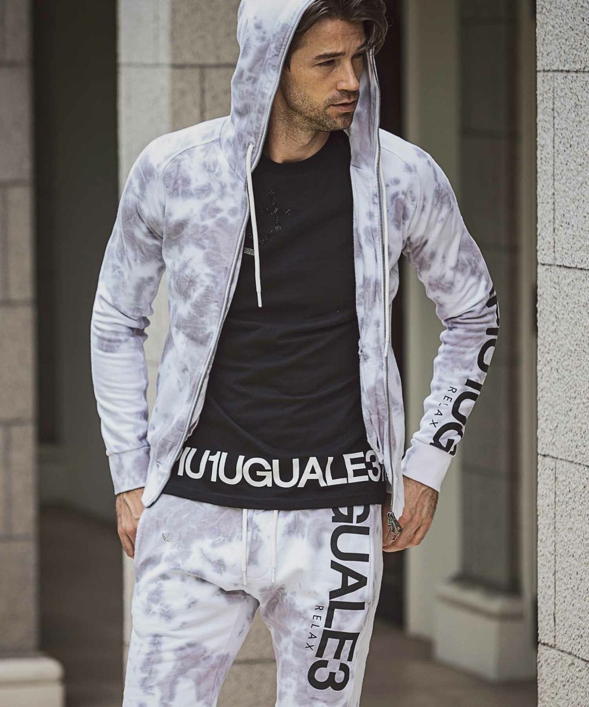 【美品】1PIU1UGUALE3 / 113総柄ロゴ Vネック 美品】1PIU1UGUALE3 / 113総柄ロゴ Vネック - メルカリ