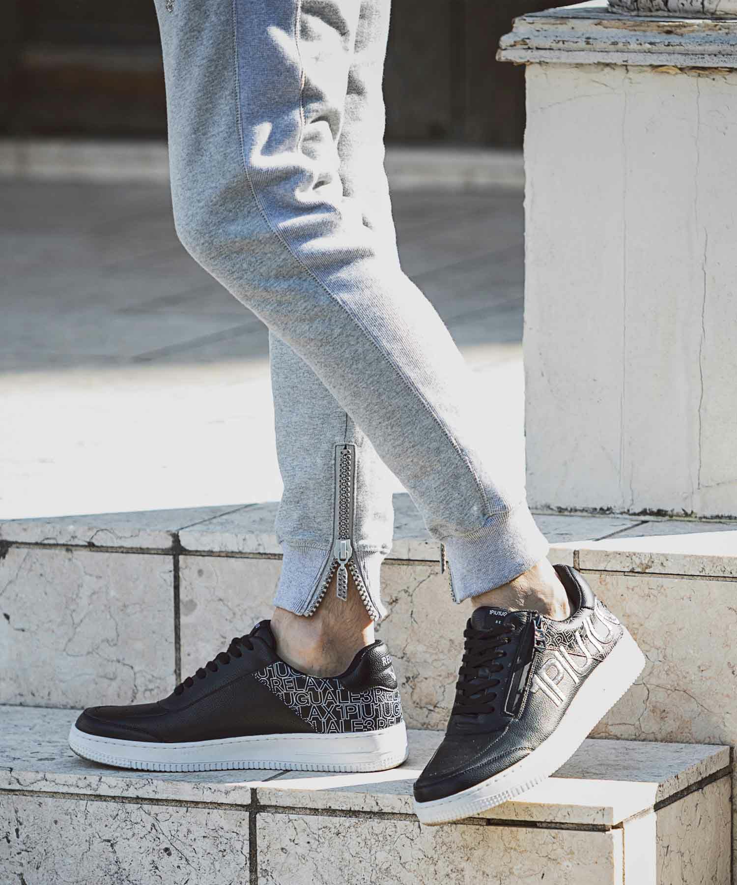 1PIU1UGUALE3 RELAX(ウノピゥウノウグァーレトレ リラックス  