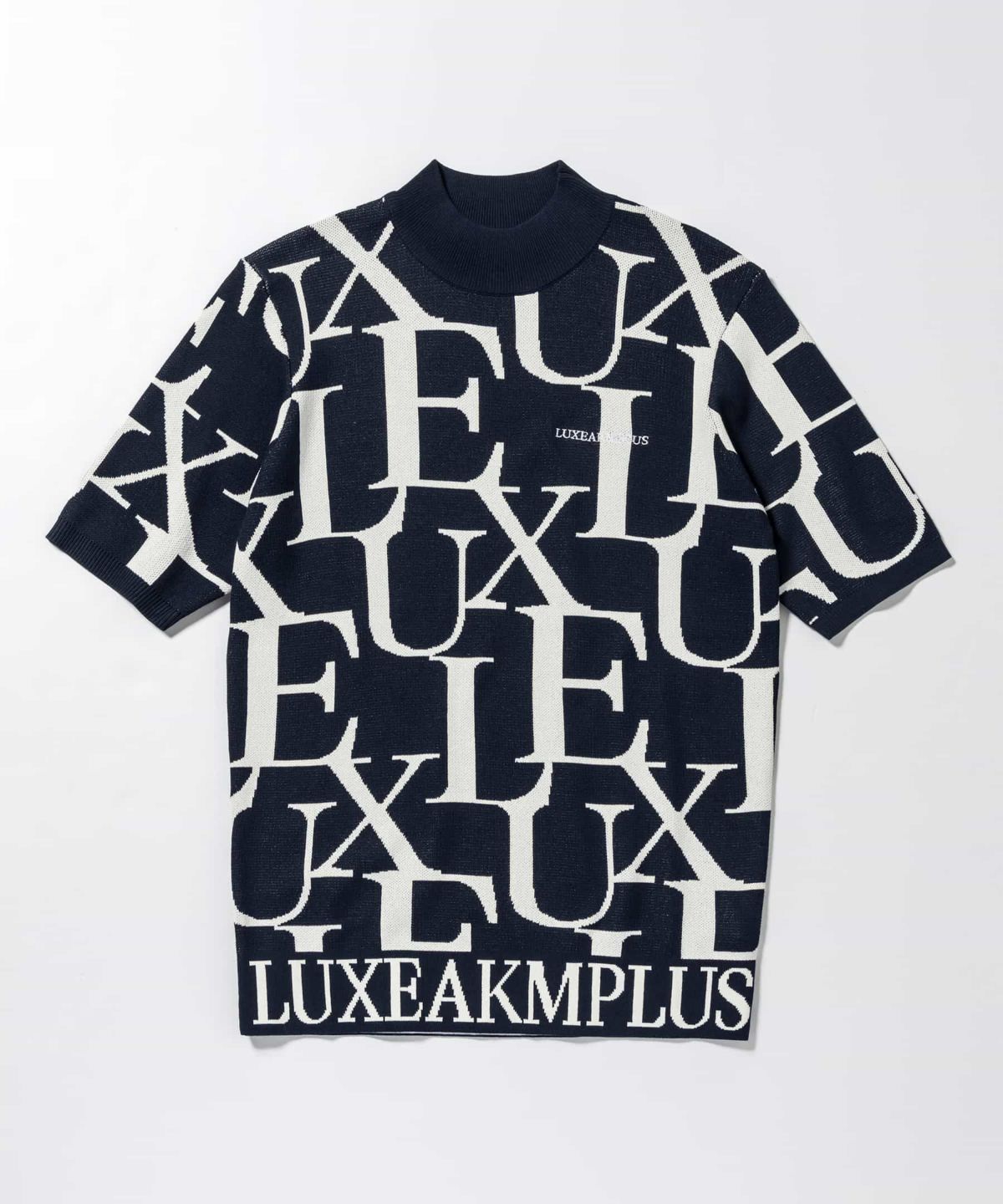 LUXEAKMPLUS(リュクスエイケイエムプラス)ゴルフ 総柄ロゴ半袖
