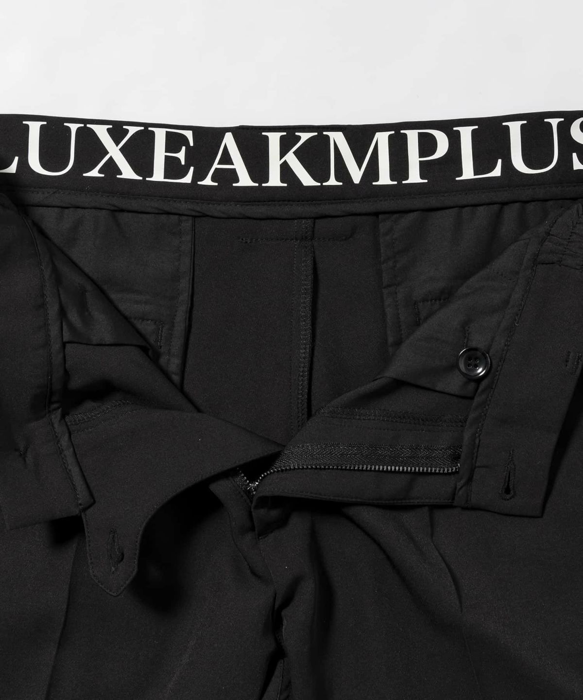LUXEAKMPLUS(リュクスエイケイエムプラス)ゴルフ サイドロゴ