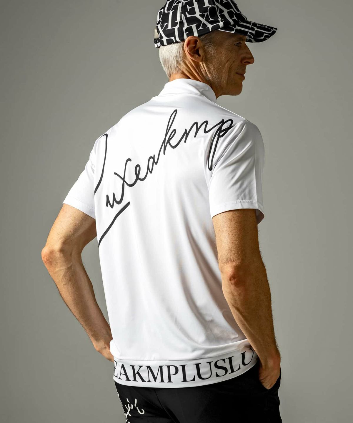LUXEAKMPLUS リュクスエイケイエムプラス ゴルフ カーシヴロゴ 半袖 LUXEAKMPLUS(リュクスエイケイエムプラス)ゴルフ カーシヴロゴ