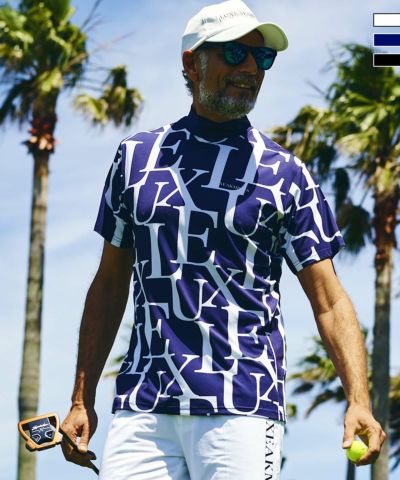 LUXEAKMPLUS(リュクスエイケイエムプラス)ゴルフ 総柄ロゴ半袖モックネックTシャツ