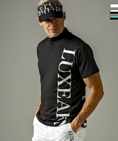 LUXEAKMPLUS(リュクスエイケイエムプラス)ゴルフ バーチカルロゴ半袖モックネックTシャツ