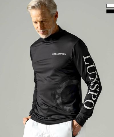 LUXEAKMPLUS(リュクスエイケイエムプラス)ゴルフ サークルロゴモックネックTシャツ