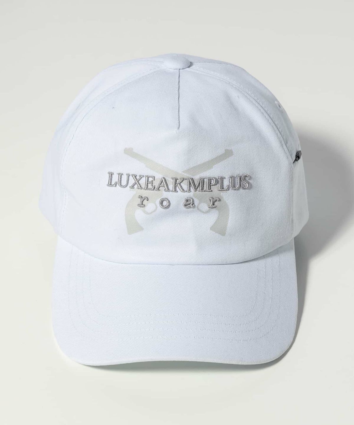 LUXEAKMPLUS×roar(リュクスエイケイエムプラス)ゴルフ ロゴ
