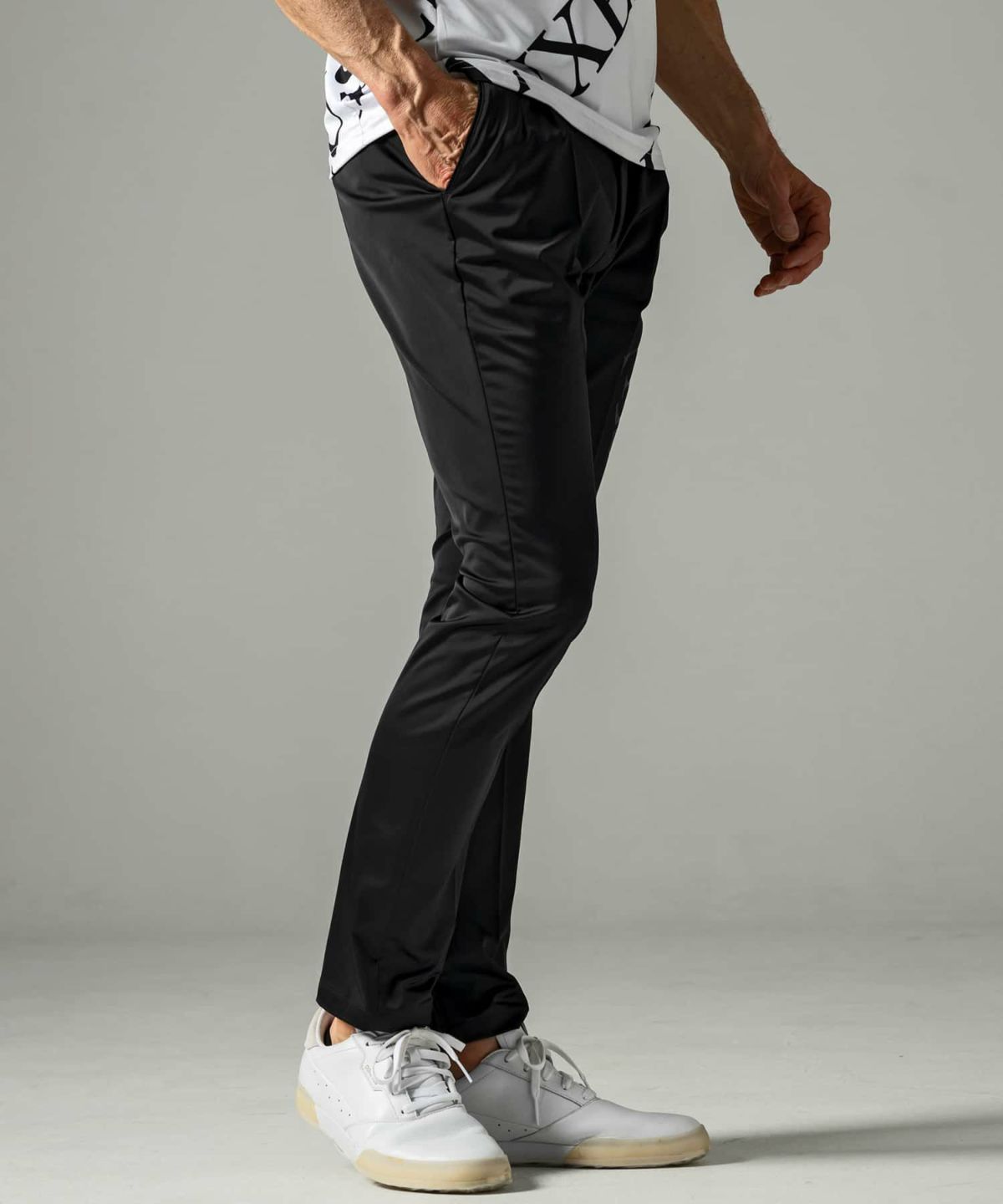 新品！LUXEAKMPLUS 黒 カジュアルパンツ ウエストゴム付き LUXE AKM PLUS リュクスエイケイエムプラス ロゴスウェットジョガー