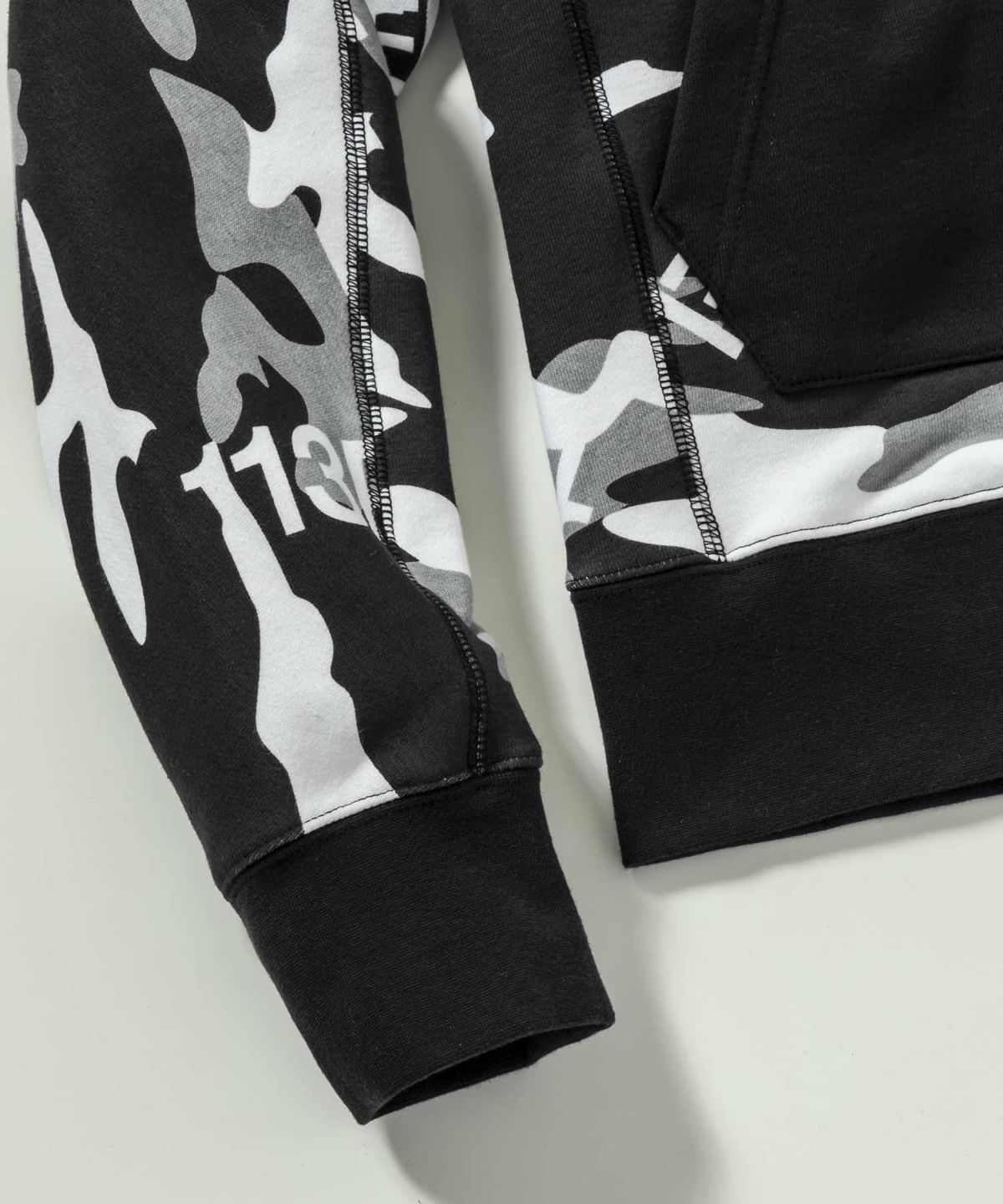 1PIU1UGUALE3 RELAX パーカー　カモフラ 1PIU1UGUALE3 RELAX - CAMO LOGO HOODIE / オリジナルカモフラ柄