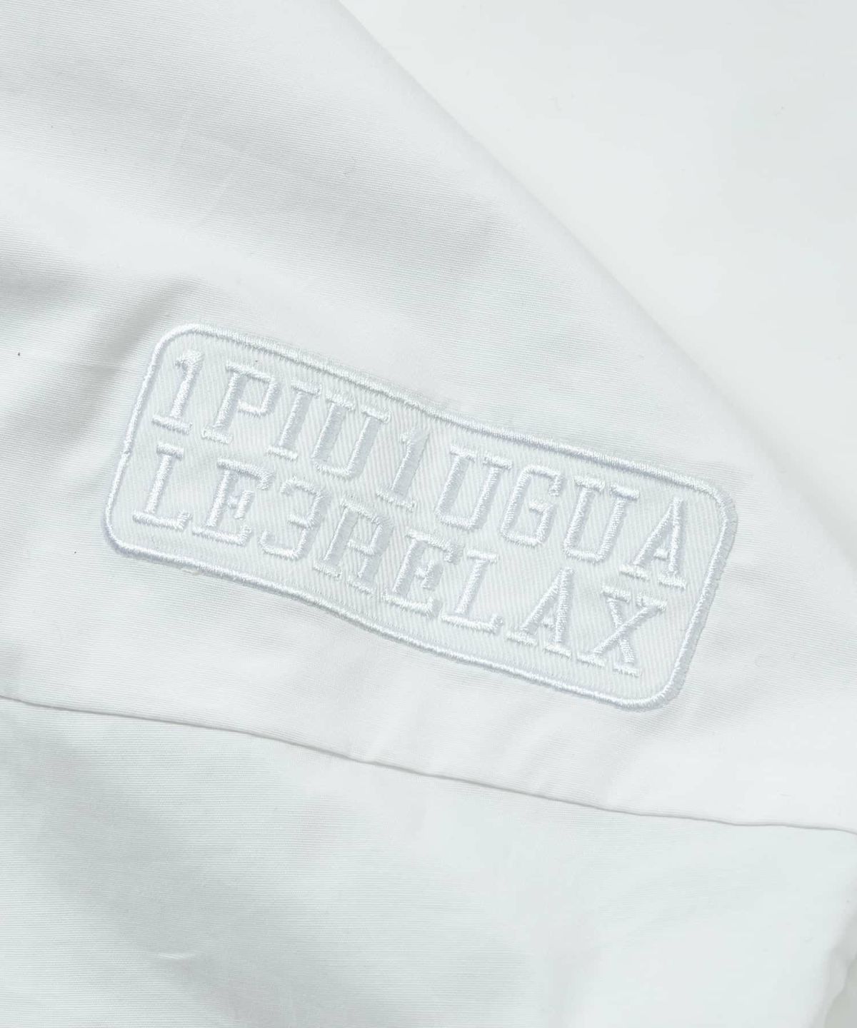 1PIU1UGUALE3 RELAX(ウノピゥウノウグァーレトレ リラックス)ロゴ