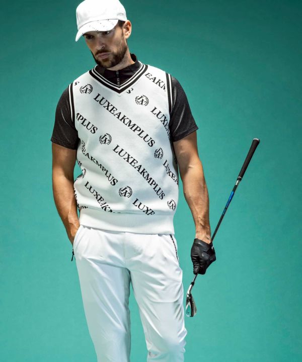 LUXEAKMPLUS(リュクスエイケイエムプラス)ゴルフ 総柄ロゴニットベスト