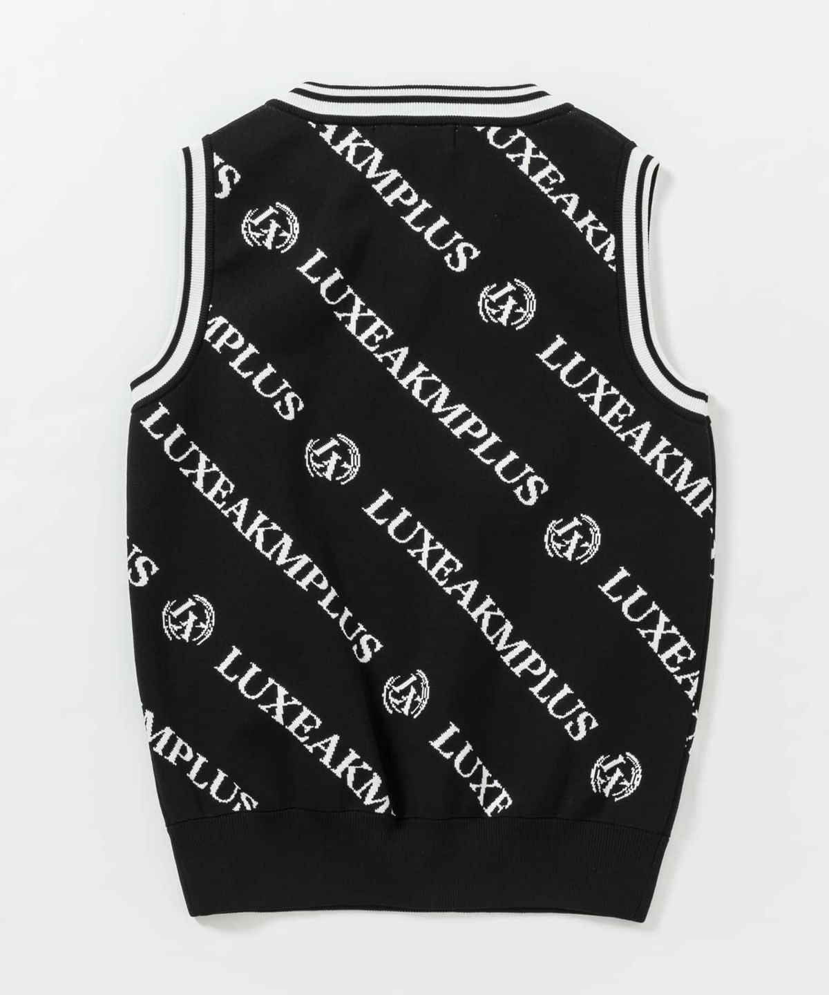 LUXEAKMPLUS(リュクスエイケイエムプラス)ゴルフ 総柄ロゴニットベスト