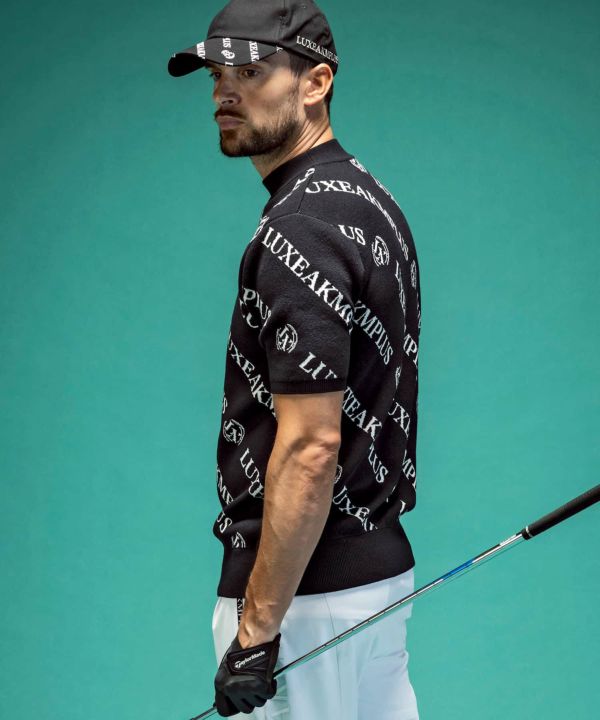 LUXEAKMPLUS(リュクスエイケイエムプラス)ゴルフ 総柄ロゴ半袖モック