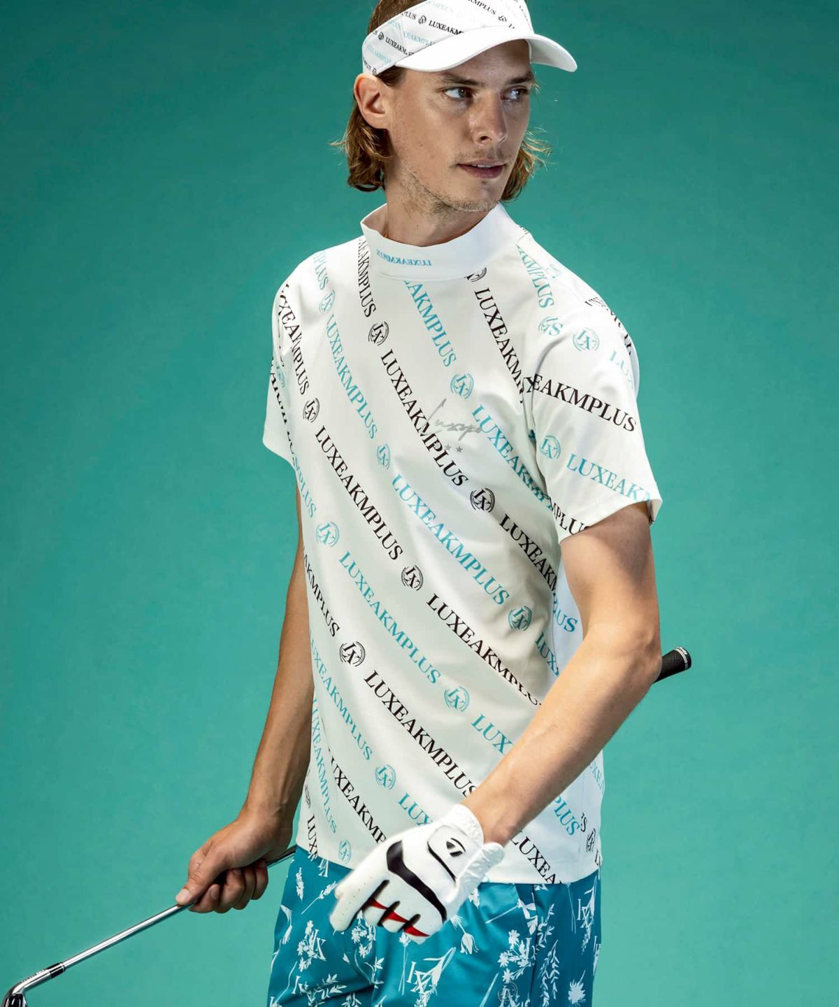 LUXEAKMPLUS(リュクスエイケイエムプラス)ゴルフ 総柄ロゴ半袖モック