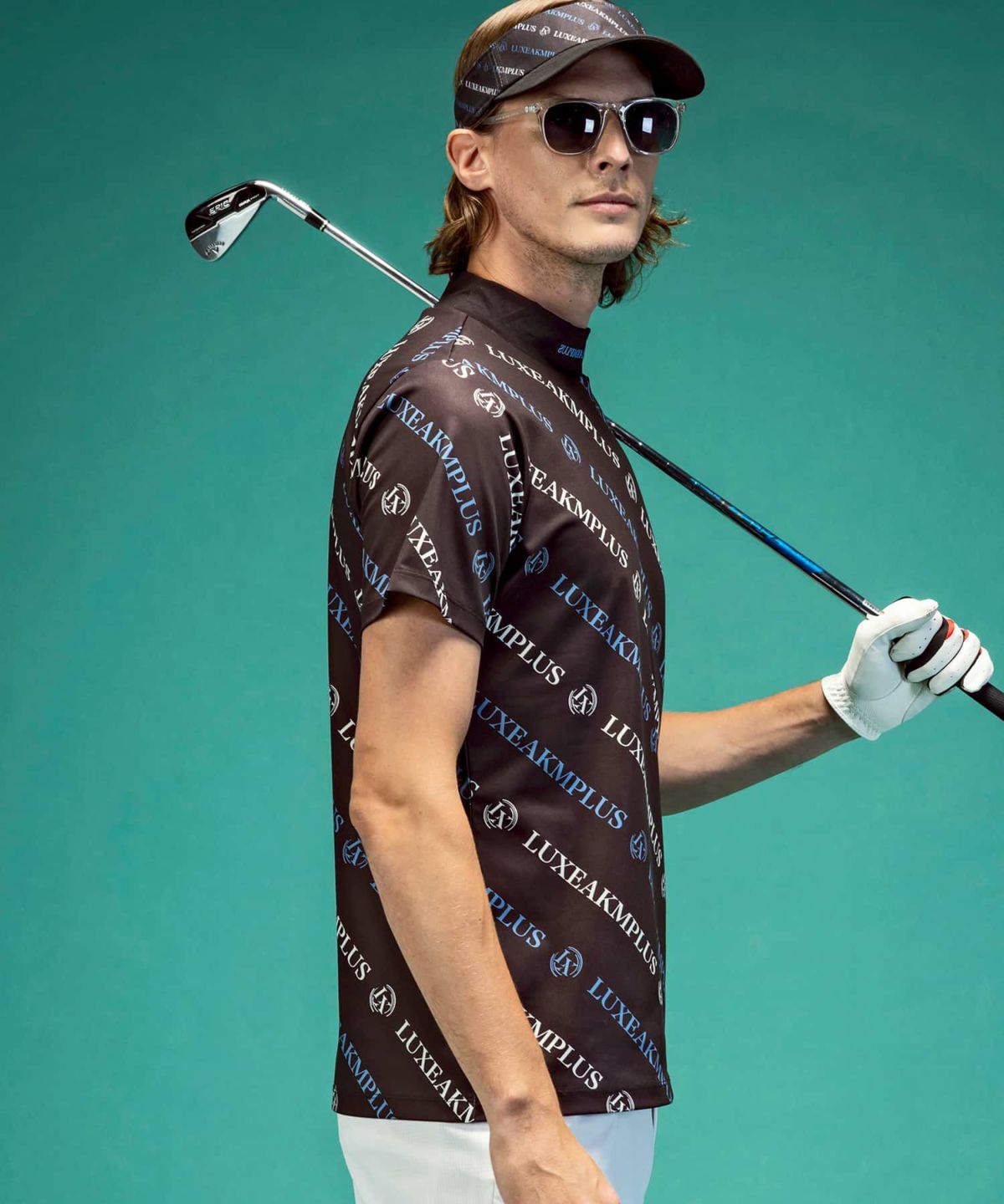 LUXEAKMPLUS(リュクスエイケイエムプラス)ゴルフ 総柄ロゴ半袖モック