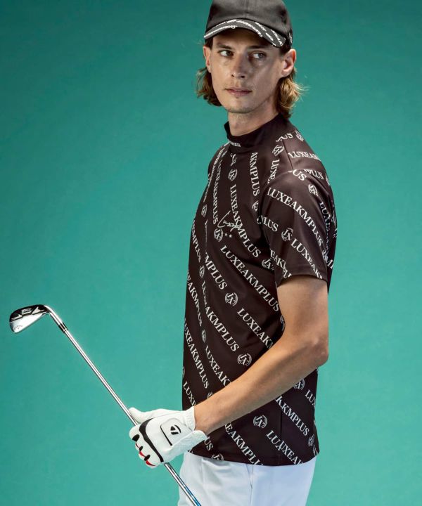 LUXEAKMPLUSリュクスエイケイエムプラス ゴルフ 半袖 ポロシャツメンズ LUXEAKMPLUS(リュクスエイケイエムプラス)ゴルフ 総柄ロゴ半袖モック