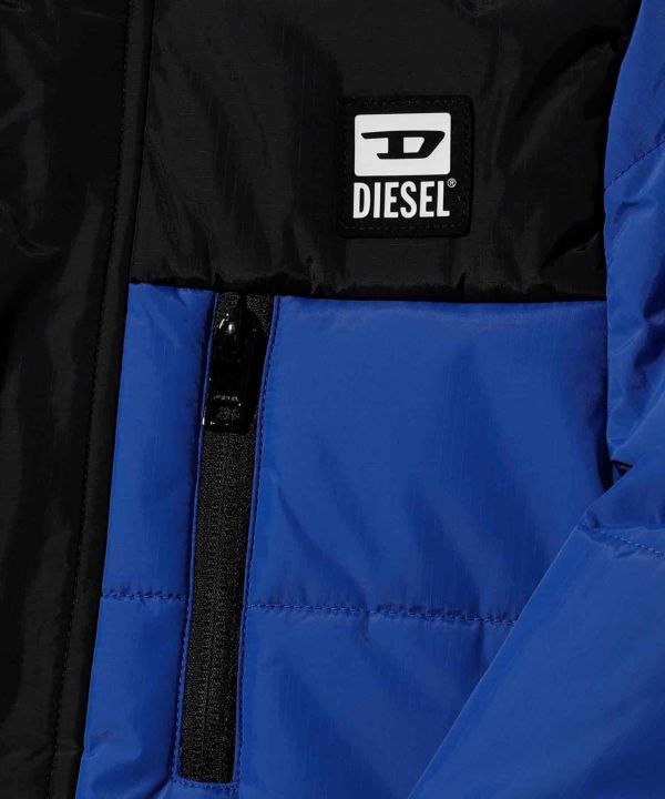 DIESEL(ディーゼル)Kids & Junior ブランドロゴベンチコート DIESEL(ディーゼル)Kids & Junior ブランドロゴベンチコート