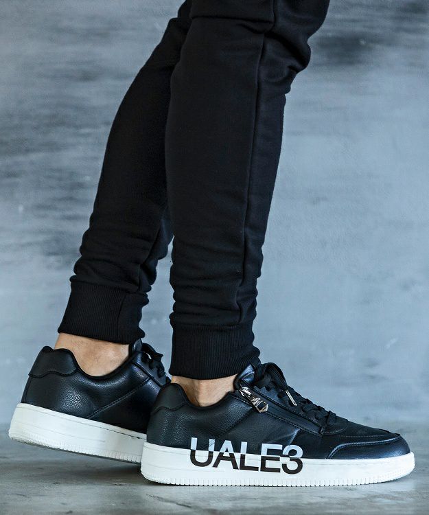 1PIU1UGUALE3 RELAX(ウノピゥウノウグァーレトレ リラックス)ロゴ