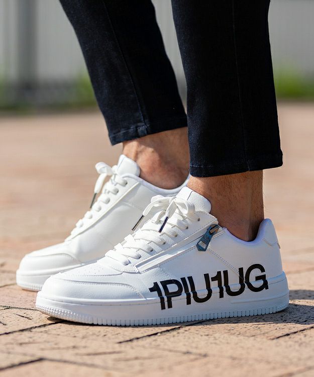 1PIU1UGUALE3 RELAX(ウノピゥウノウグァーレトレ リラックス)ロゴ