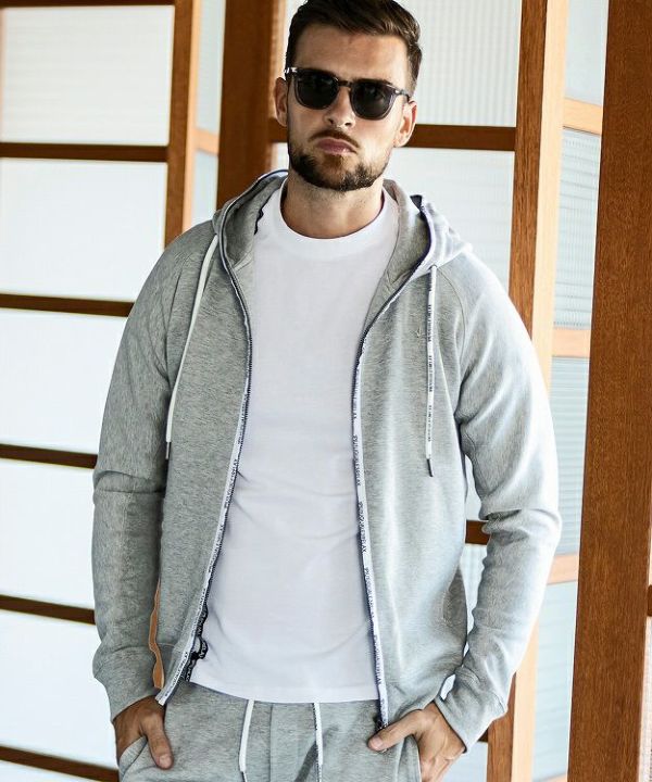 1PIU1UGUALE3 RELAX(ウノピゥウノウグァーレトレ リラックス)サークル