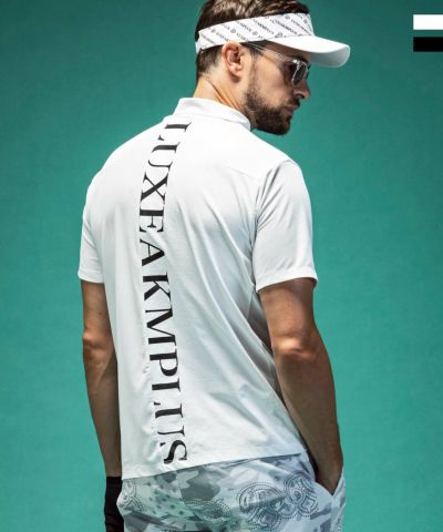 LUXEAKMPLUS(リュクスエイケイエムプラス)ゴルフ バックロゴ半袖モックネックTシャツ