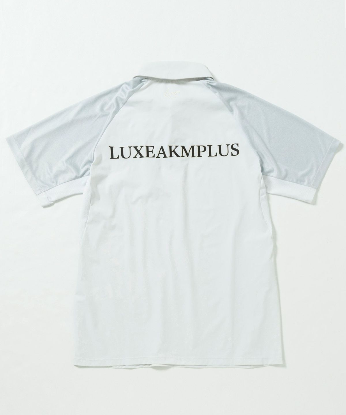 新品 リュクスエイケイエムプラス 半袖 ポロシャツ 総柄 ストレッチ 白 M リュクスエイケイエムプラス(LUXEAKMPLUS) ゴルフウェア