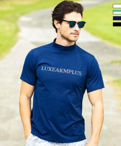 LUXEAKMPLUS(リュクスエイケイエムプラス)ゴルフ ラインストーンロゴ半袖モックネックTシャツ