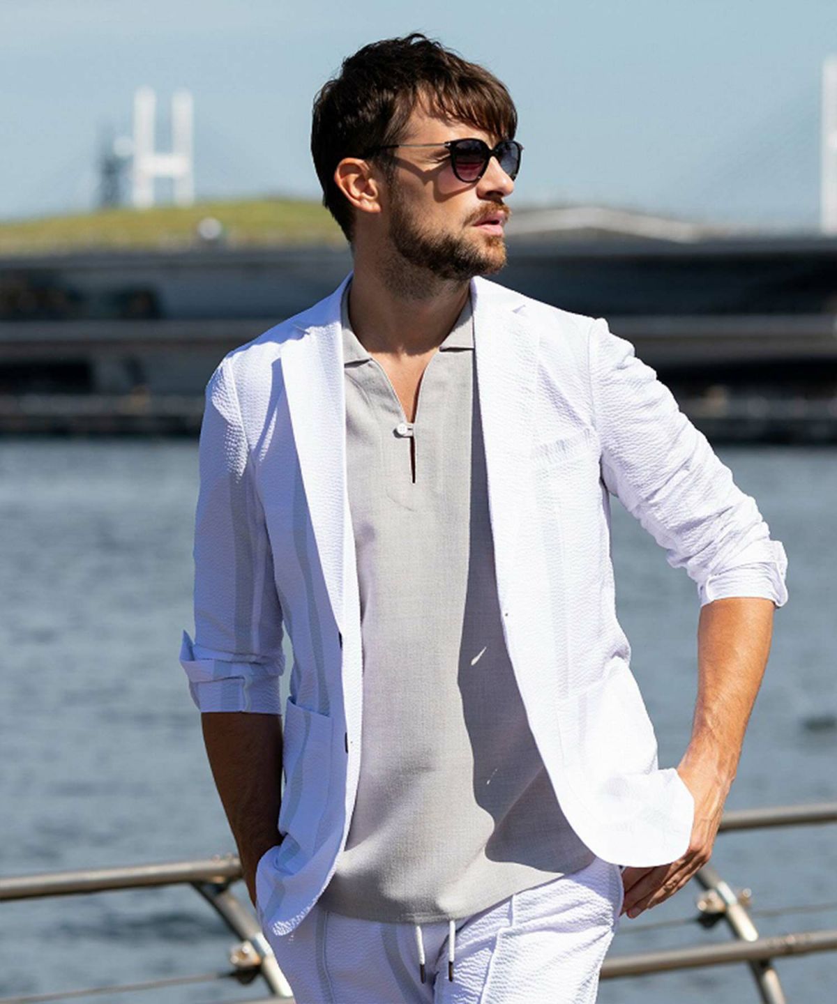 美品1PIU1UGUALE3 ストレッチスタンドジャケットsizeLベージュ 公式】1PIU1UGUALE3 RELAX（ウノ ピゥ ウノ ウグァーレ トレ