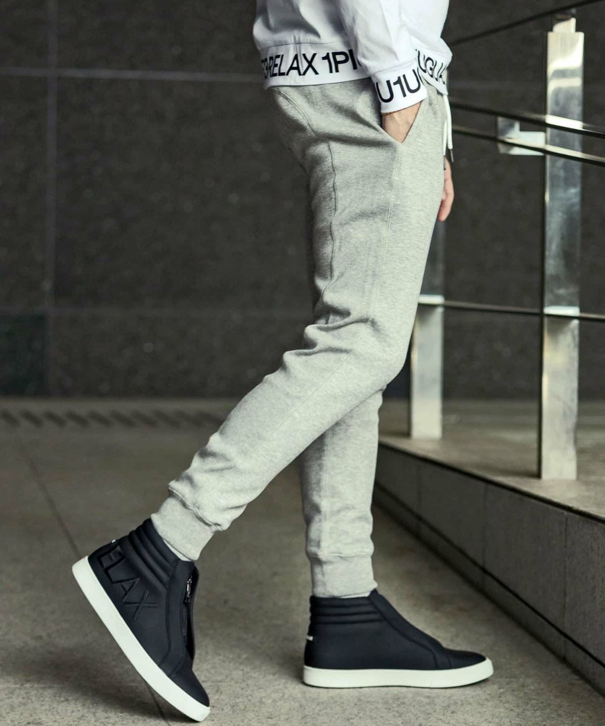 1PIU1UGUALE3 RELAX(ウノピゥウノウグァーレトレ リラックス)サークル