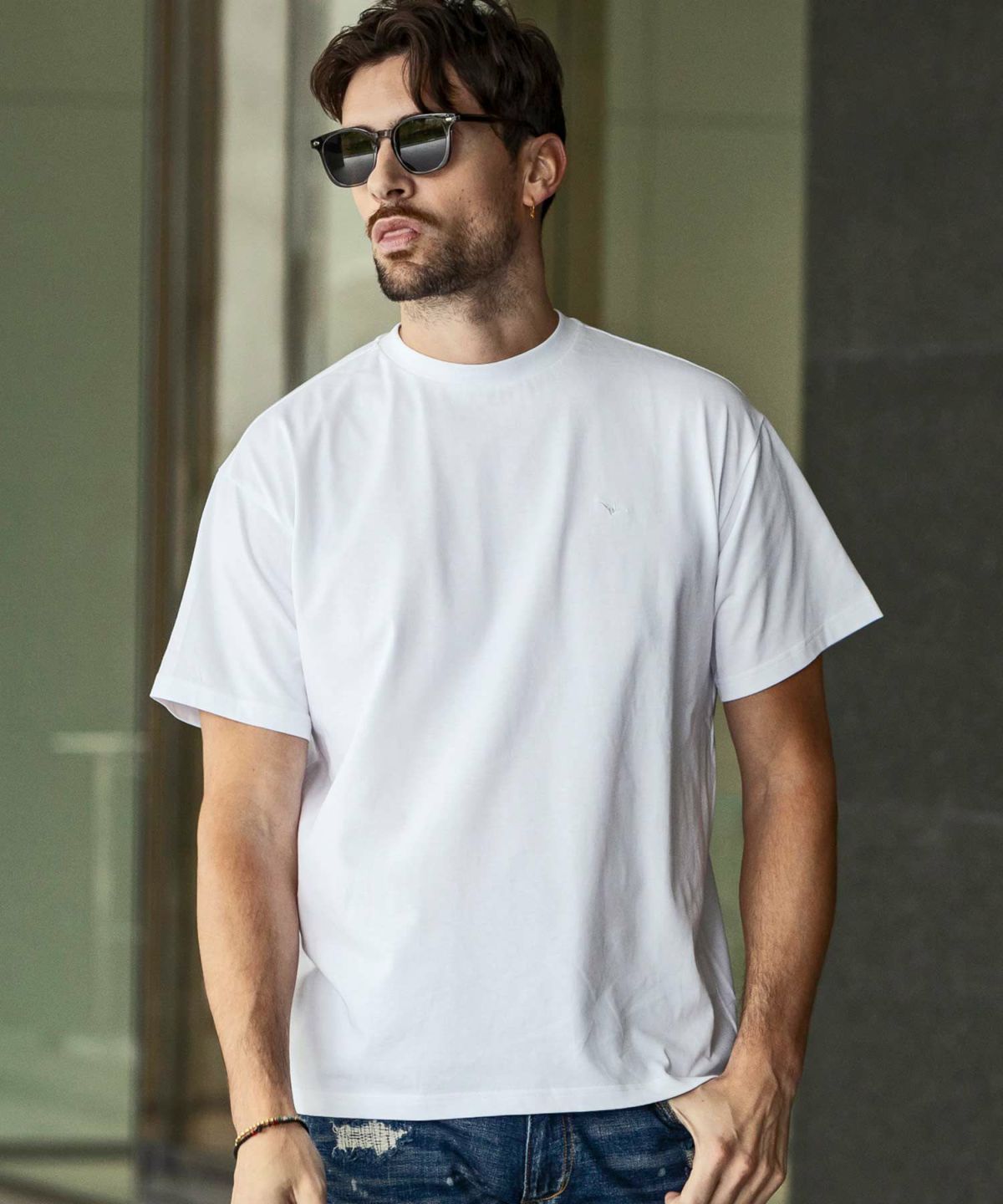国内発 1PIU1UGUALE3 RELAX バックグリッターロゴ 半袖Tシャツ 1PIU1UGUALE3 RELAX バックグリッターロゴ半袖Tシャツ | ウノ