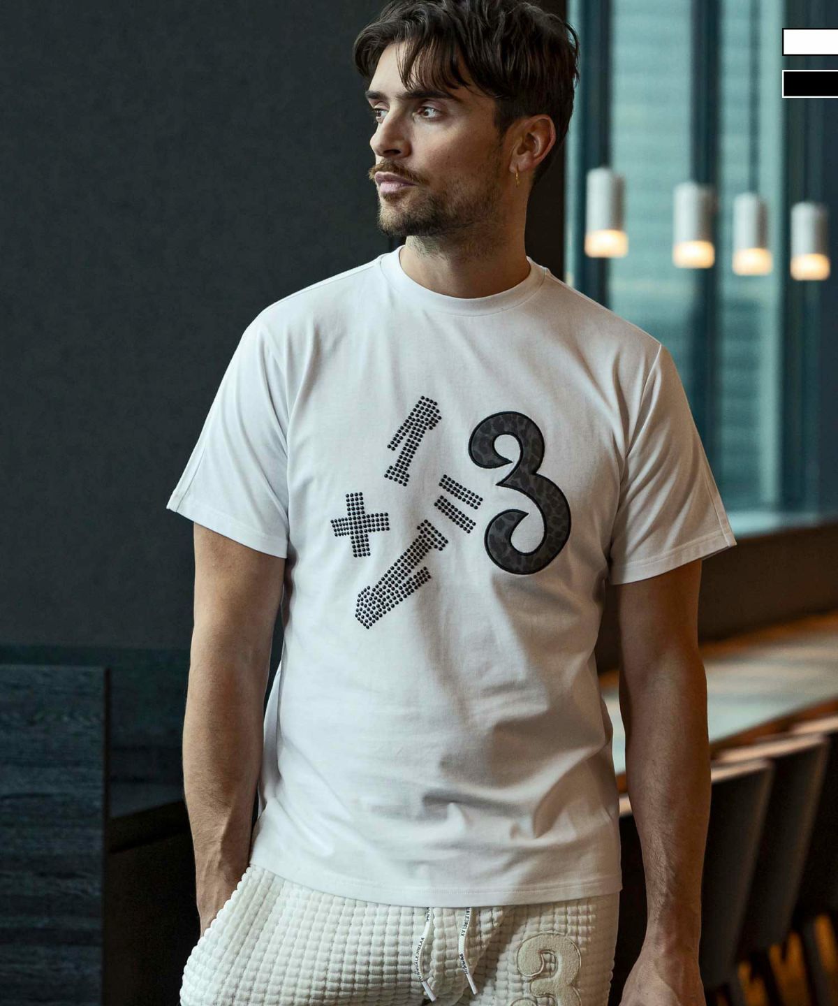 1PIU1UGUALE3 RELAX(ウノピゥウノウグァーレトレ リラックス)レオパード×シルバーストーンロゴ半袖Tシャツ