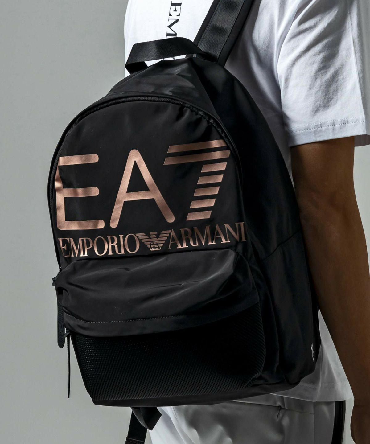 EMPORIO ARMANI EA7(イーエーセブン)TRAIN LOGO SERIES U BIG LOGO U BACKPACK/リュックサック/ バックパック/ロゴ/エンポリオ アルマーニ | SHIFFON公式通販サイト｜SHIFFON ONLINE STORE