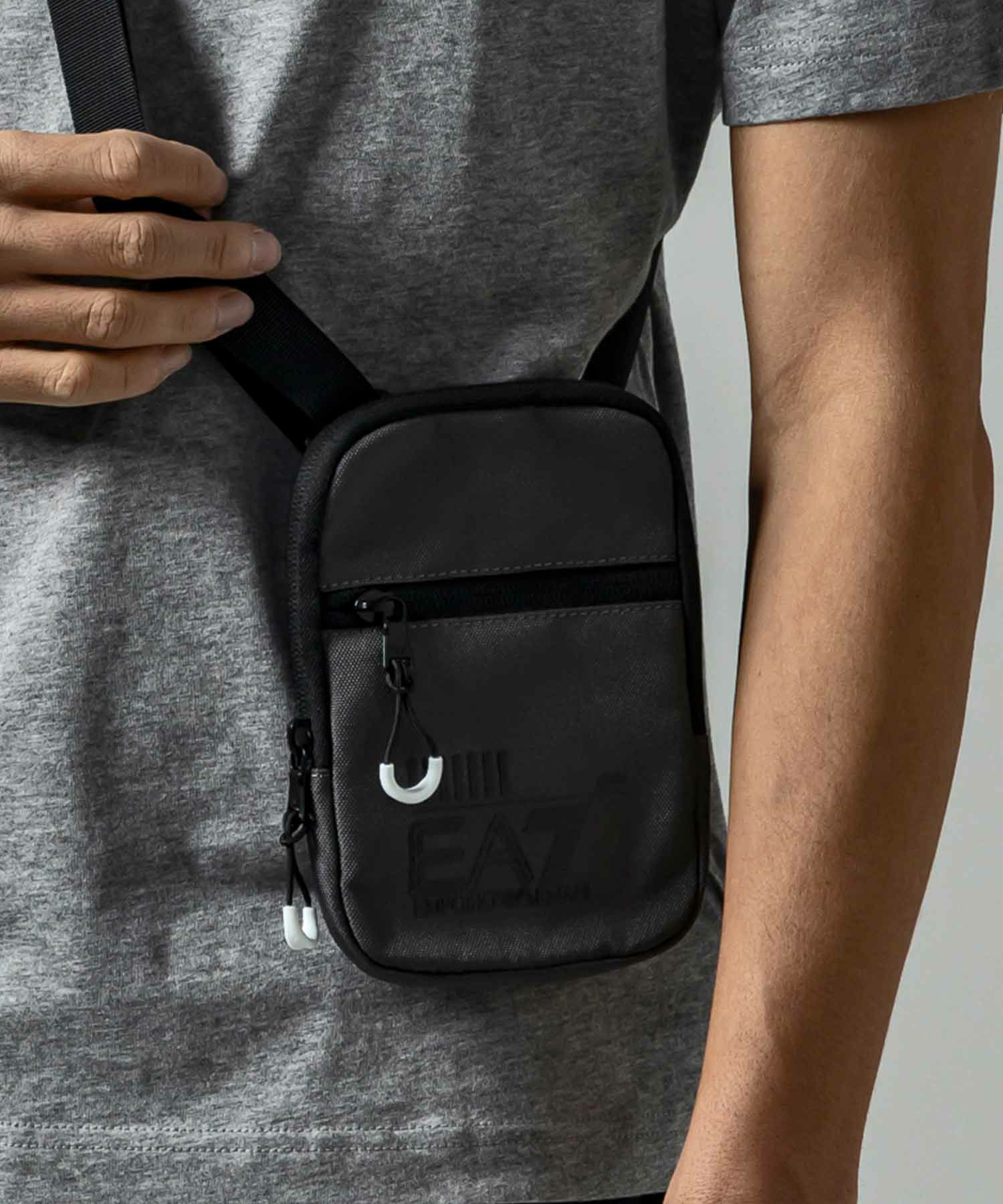 EMPORIO ARMANI EA7(イーエーセブン)TRAIN CORE U MINI POUCH BAG 