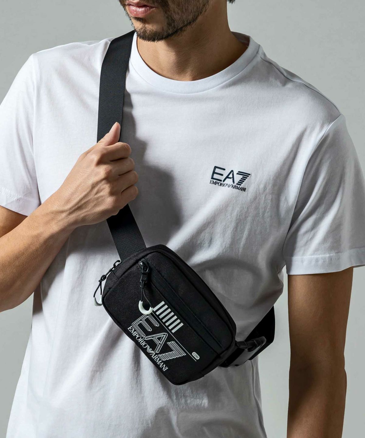 EA7(イーエーセブン)TRAIN CORE U POUCH BAG SMALL B/ショルダーバッグ/ミニバッグ/サコッシュ/ボディバッグ/ロゴ