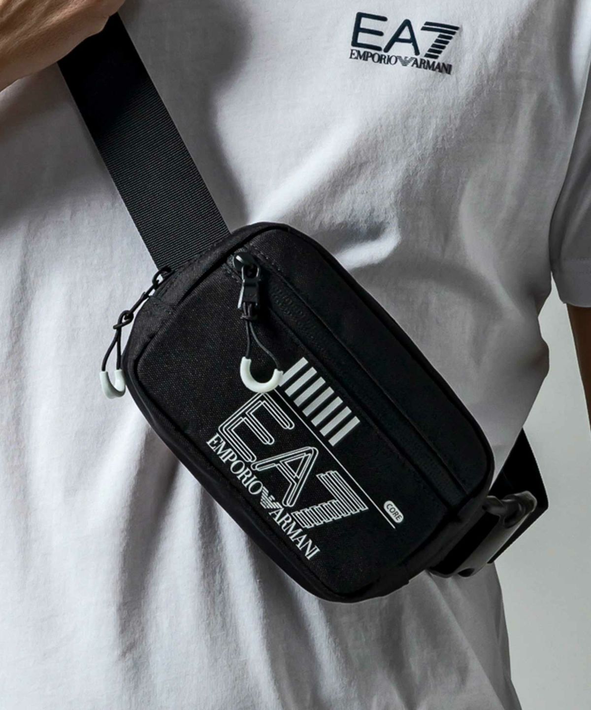 極美品✨エンポリオアルマーニ ロゴ金具 サコッシュ サフィアーノレザー ブラック EMPORIO ARMANI EA7(イーエーセブン)TRAIN CORE U POUCH BAG