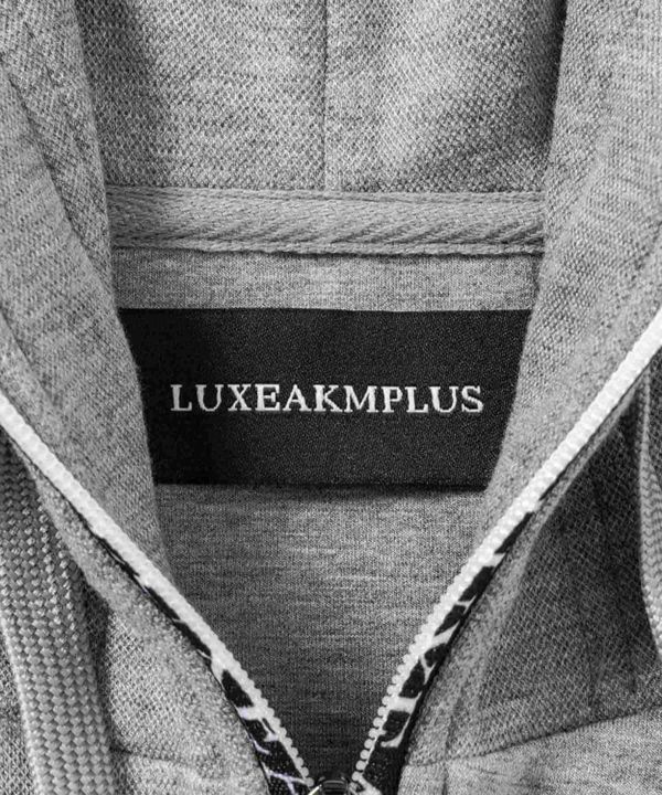 LUXEAKMPLUS(リュクスエイケイエムプラス)ゴルフ 軽量スウェットバックロゴパーカー