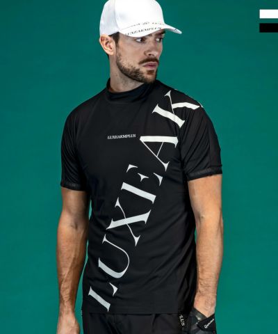 LUXEAKMPLUS(リュクスエイケイエムプラス)ゴルフ ロゴデザイン半袖モックネックTシャツ
