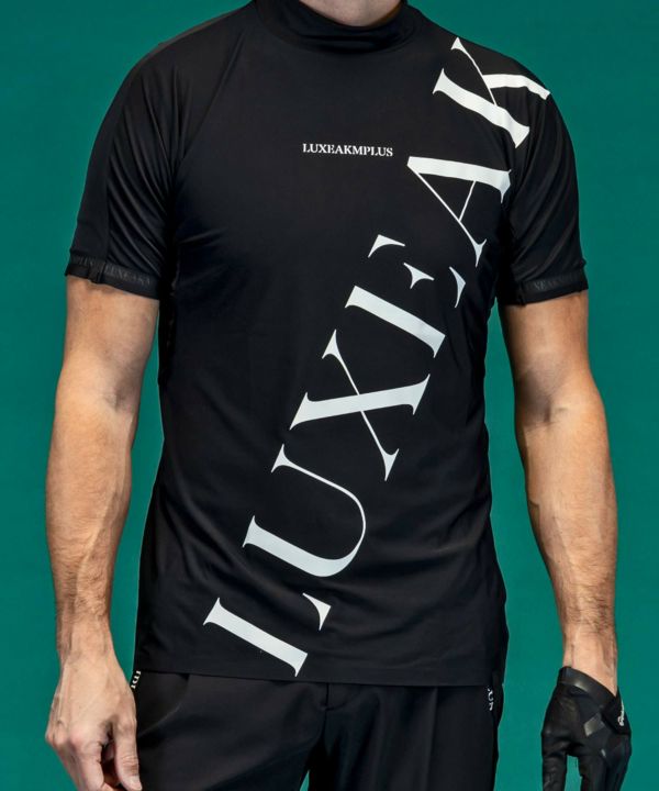 LUXEAKMPLUS(リュクスエイケイエムプラス)ゴルフ ロゴデザイン半袖