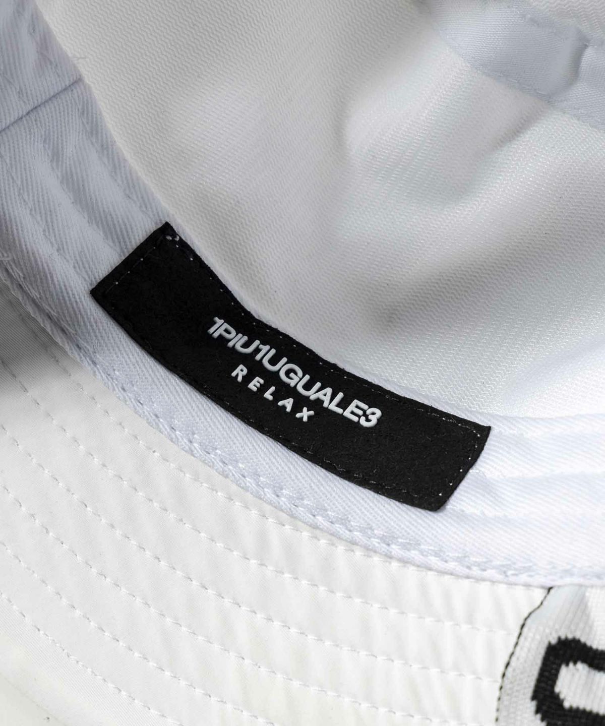 1PIU1UGUALE3 RELAX(ウノピゥウノウグァーレトレ リラックス)ロゴ