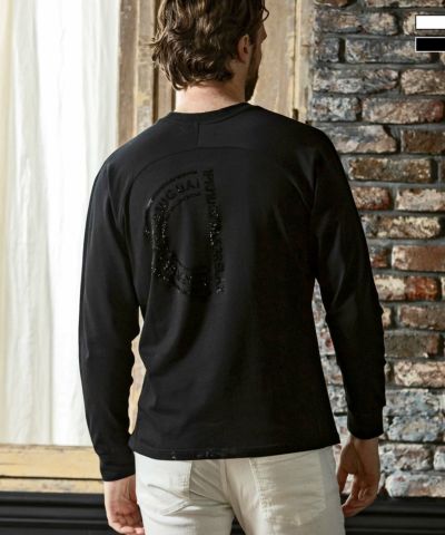 1PIU1UGUALE3 RELAX(ウノピゥウノウグァーレトレ リラックス)ラインストーンバックロゴロングTシャツ