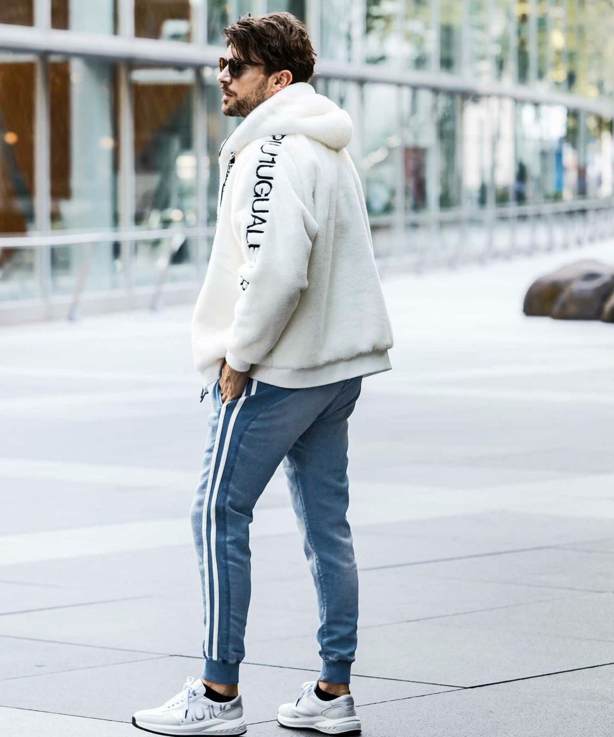 1PIU1UGUALE3 RELAX(ウノピゥウノウグァーレトレ リラックス)サイド