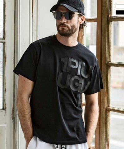 1PIU1UGUALE3 RELAX(ウノピゥウノウグァーレトレ リラックス)フェイクレザーロゴ半袖Tシャツ