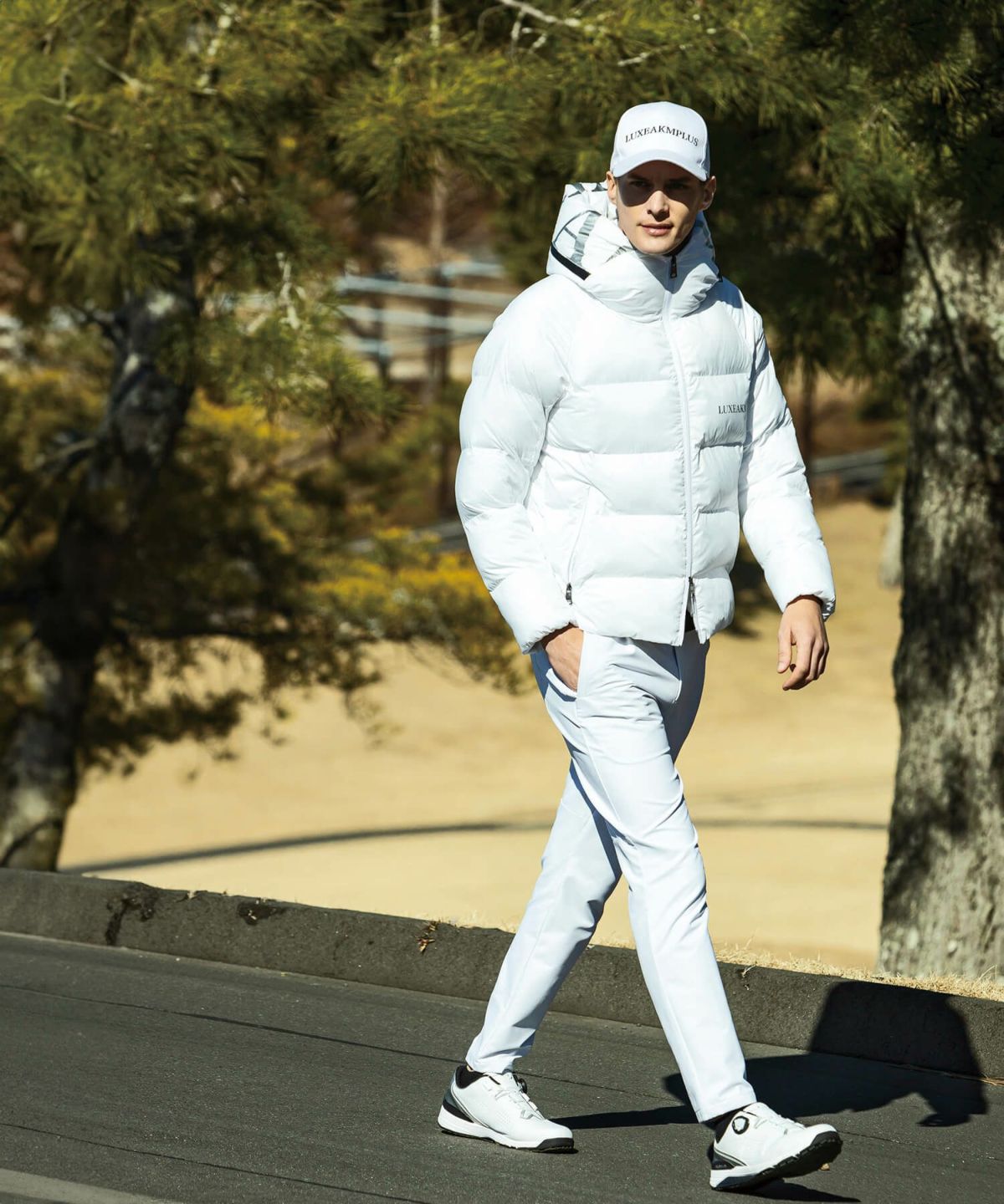 LUXEAKMPLUS(リュクスエイケイエムプラス)ゴルフ サイドロゴグラフェン