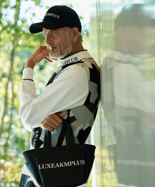 LUXEAKMPLUS 24SS 新品 GOLF 総柄 ロゴ ニット ベスト LUXEAKMPLUS(リュクスエイケイエムプラス)ゴルフ カモ柄モック