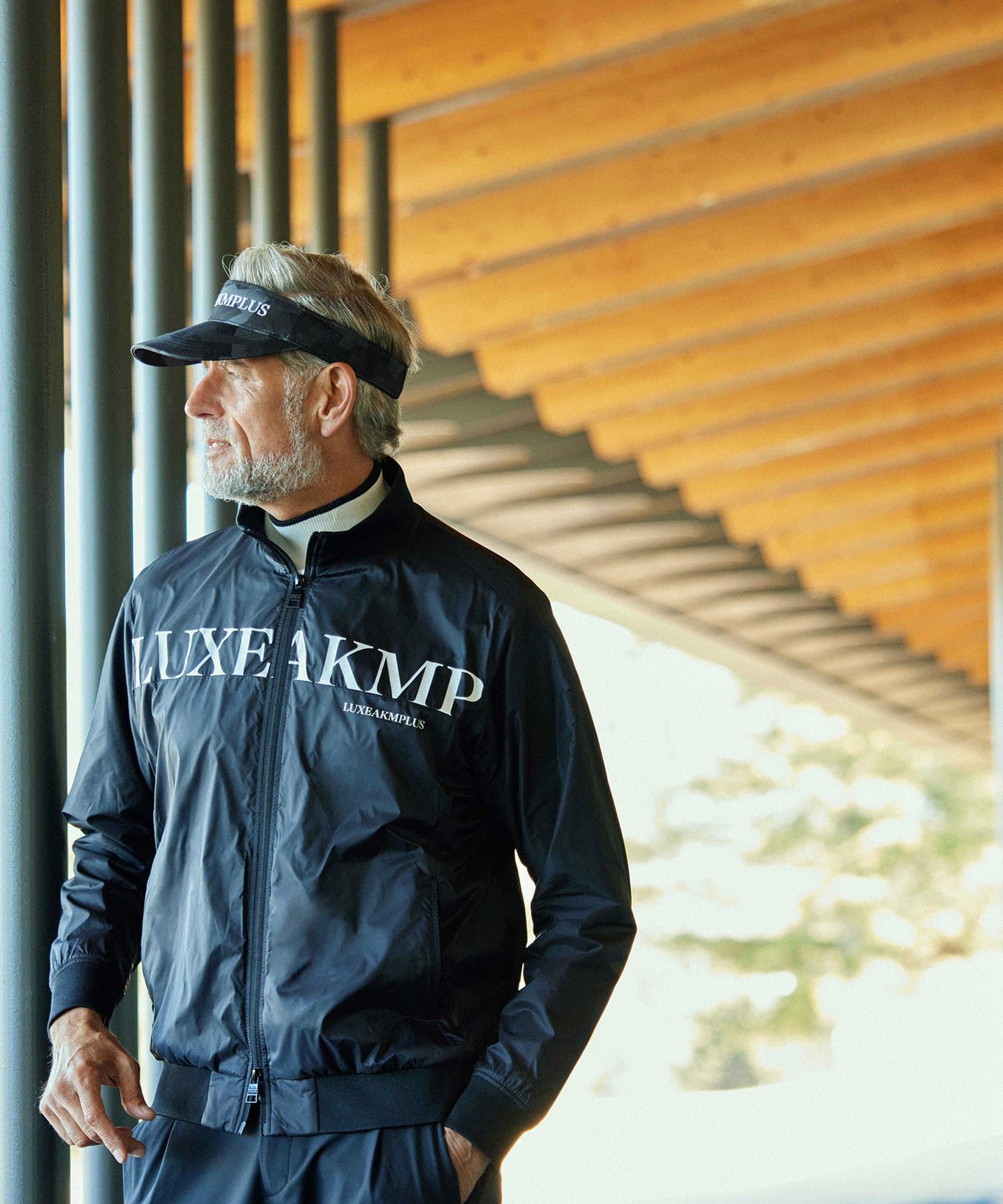 LUXEAKMPLUS(リュクスエイケイエムプラス)ゴルフ 軽量フルジップ