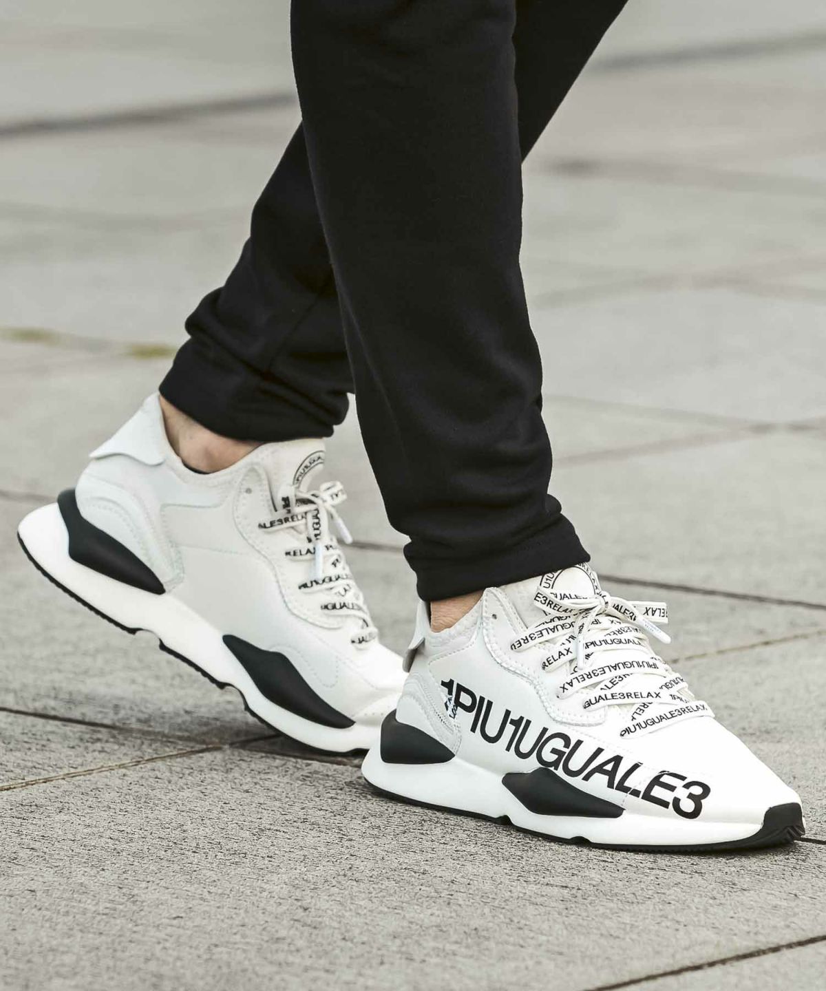 1PIU1UGUALE3 RELAX(ウノピゥウノウグァーレトレ リラックス)サイド