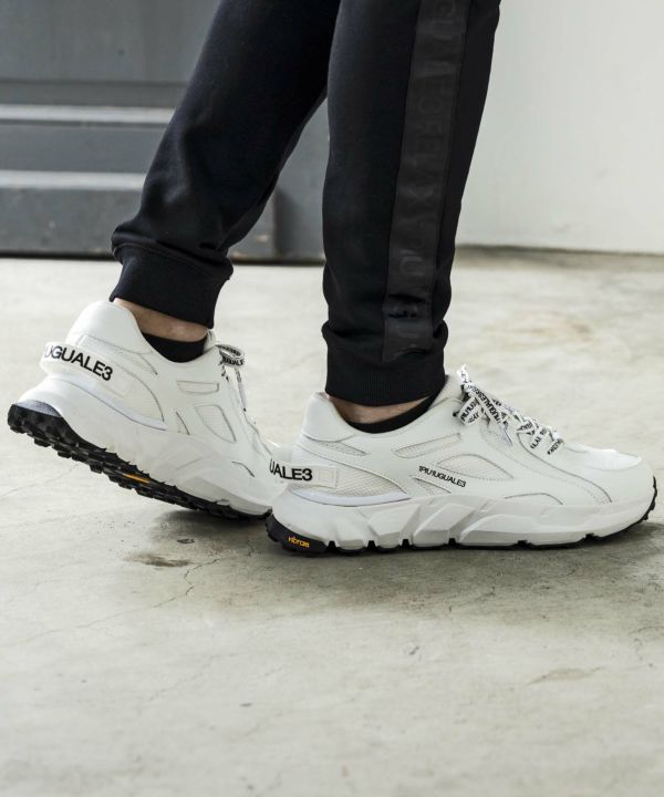 1PIU1UGUALE3 RELAX(ウノピゥウノウグァーレトレ リラックス)Vibram