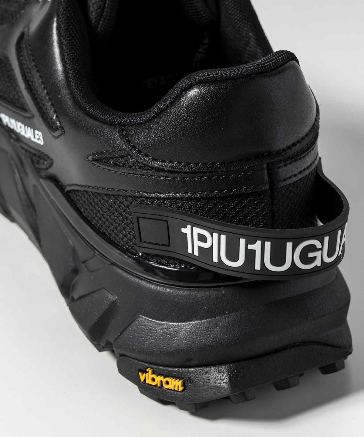 1PIU1UGUALE3 RELAX(ウノピゥウノウグァーレトレ リラックス)Vibram