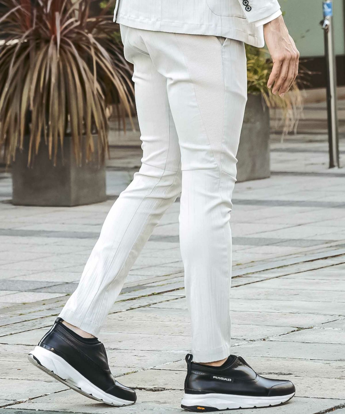 【未使用級】ウノピュウノウグァーレトレ スーツ グレー ストライプ ペイズリー 未使用級】ウノピュウノウグァーレトレ スーツ グレー ストライプ