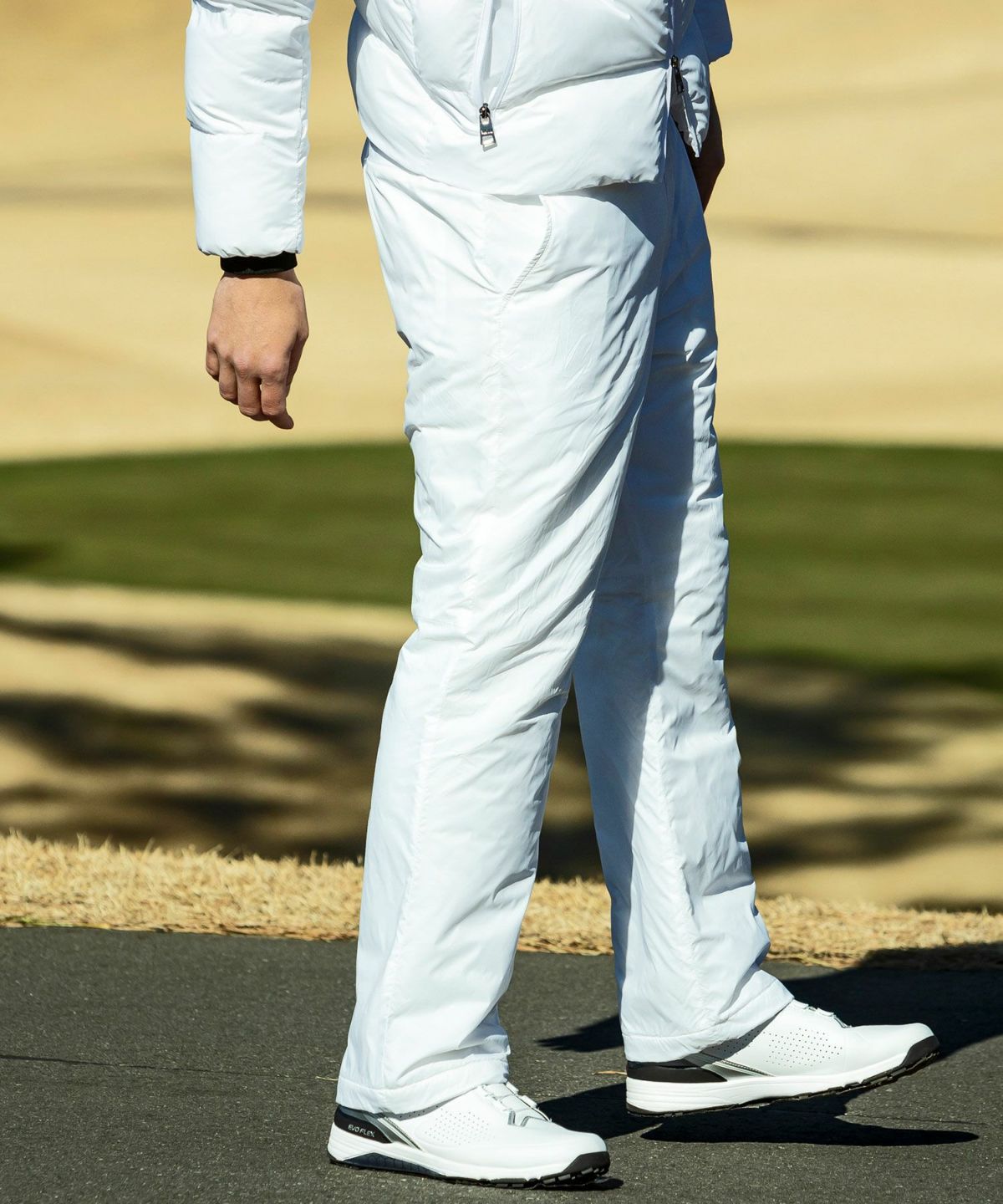 LUXEAKMPLUS(リュクスエイケイエムプラス)ゴルフ サイドロゴ中綿ワイド