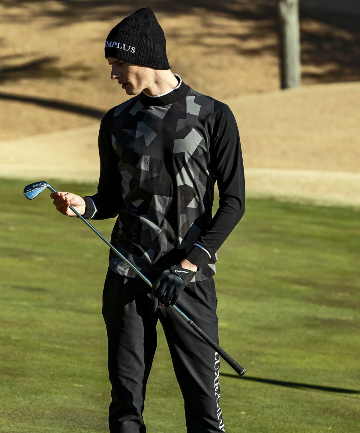専用。新品未使用BURBERRY GOLF 黒 ジップアップジャケット BURBERRY GOLF（バーバリーゴルフ）の古着・中古品の通販サイト
